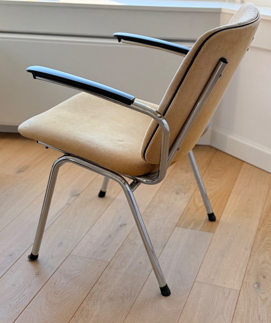 Prachtige gele Gispen de wit stoel met zwarte bies, Fauteuils, Kunststof, Textiel (foto 7 van 8)