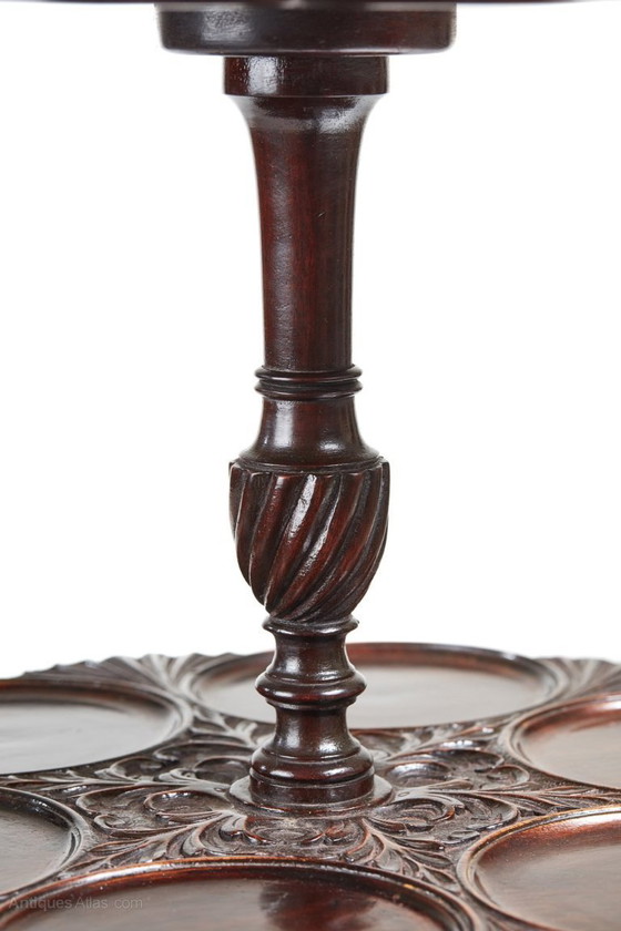 Image 1 of Beistelltisch Ungewöhnlich geschnitztes Mahagoni 2-stöckig Stummer Kellner