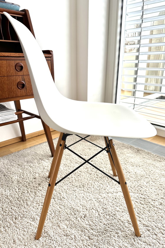 Image 1 of ORIGINAL! 4x Vitra Eames Plastic Chairs