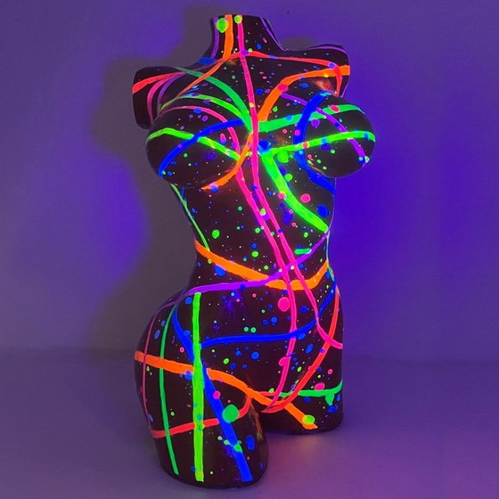 Image 1 of Statuetta fluorescente per body art. Realizzata a mano dall'artista.