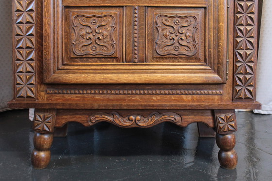 Image 1 of Vetrina con parete posteriore a specchio