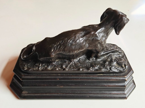 Chien couché. Sculpture en laiton coulé. – beeldhouwkunst, Brass, Wood (photo 2 of 10)
