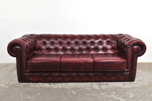 Divano Chesterfield vintage a 3 posti