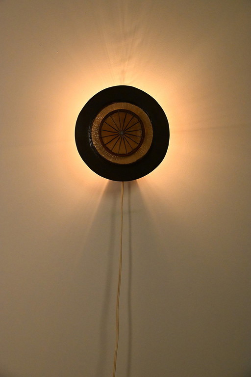 Elegante lampada da parete in ceramica danese