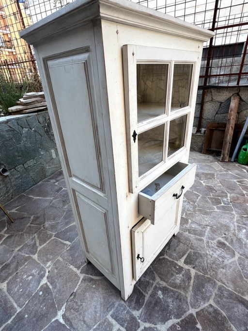 Antieke houten vitrinekast