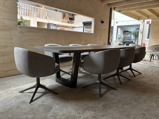 Minotti Raphael Dining Chairs Draaibaar Showmodel 8 Stuks Beschikbaar