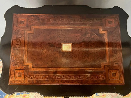 Tavolino con mensola in stile Napoleone III. Fine intarsi in madreperla e decorazioni in bronzo dorato. (photo 3 of 8)
