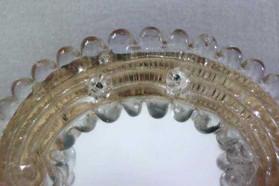 Image 1 of Specchio veneziano, in vetro soffiato di Murano, con motivi floreali e perline