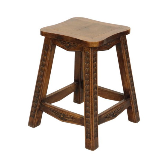 Image 1 of Charakteristischer Hocker aus Massivholz