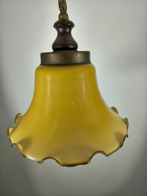 Image 1 of Lámpara colgante antigua de cristal opalino amarillo, 1920-1930