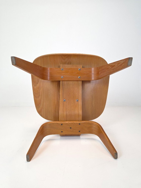 Image 1 of Charles & Ray Eames – Fauteuil lounge LCW en bois (modèle transitionnel)