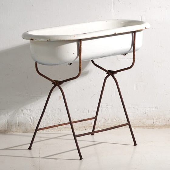 Antique bathtub in enamelled iron – Central Europe, circa 1950 #3 – Decorative Objects, Industrieel (photo 5 of 40)