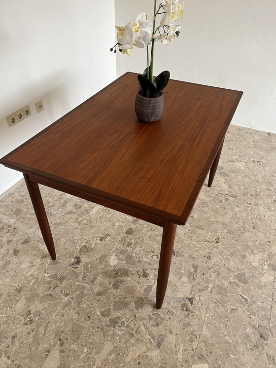 Image 1 of Table de salle à manger vintage en teck restaurée