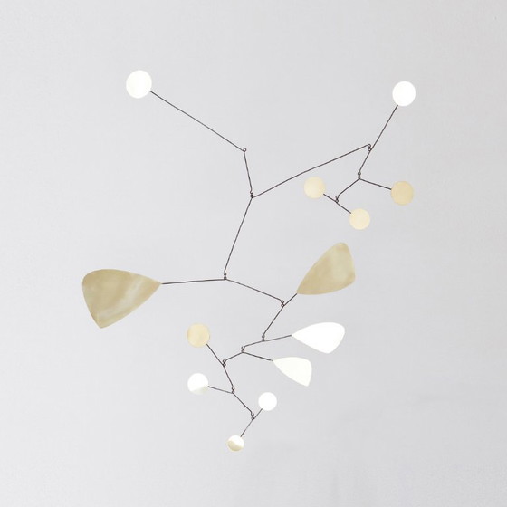 Image 1 of Escultura móvil muy grande de latón