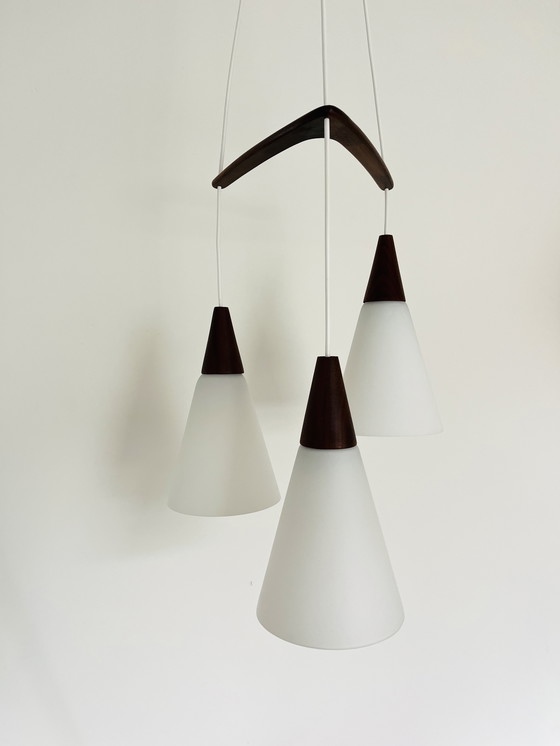 Image 1 of Louis Kalff - Philips - Calici opalini e pendente boomerang in teak