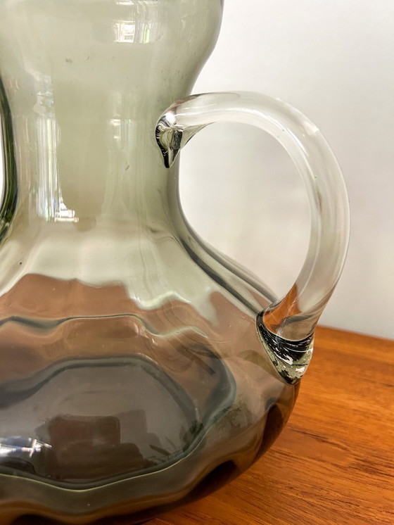 Image 1 of Vintage waterkan uit het midden van de vorige eeuw, gerookt glas