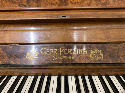 Piano Perzina