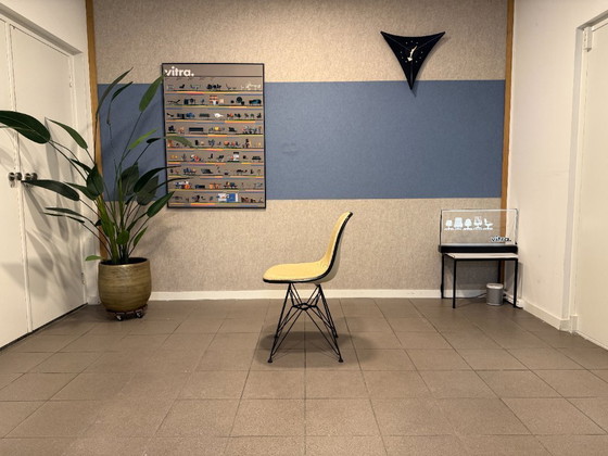 Image 1 of Vitra | Eames | DSR | Wit & Creme Bekleding | 2x
