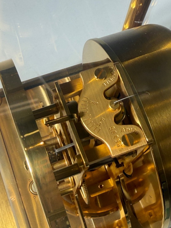 Jaeger-LeCoultre Atmos Calibre 528-8 – Gilt Brass – Swiss Perpetual Motion Clock – Decoration, Wood, Glass (photo 8 of 10)