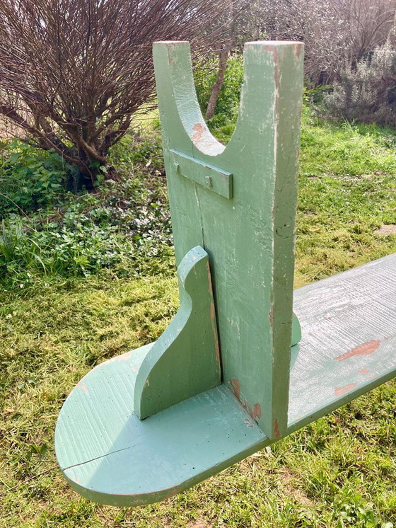 Image 1 of Banco de granja antiguo de madera curvada