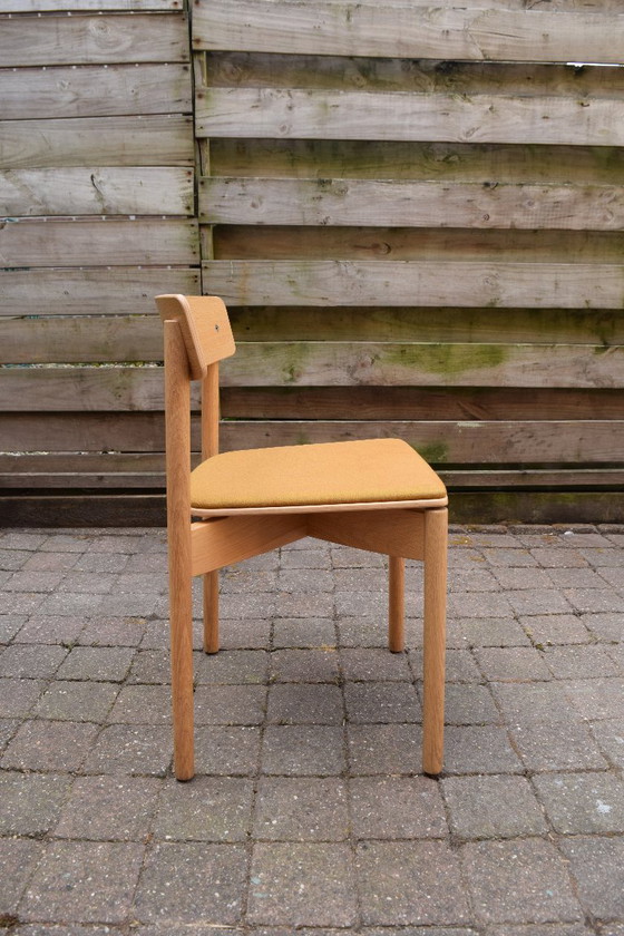 Image 1 of Set di 6 sedie TAKT Cross – Rovere / Seduta gialla
