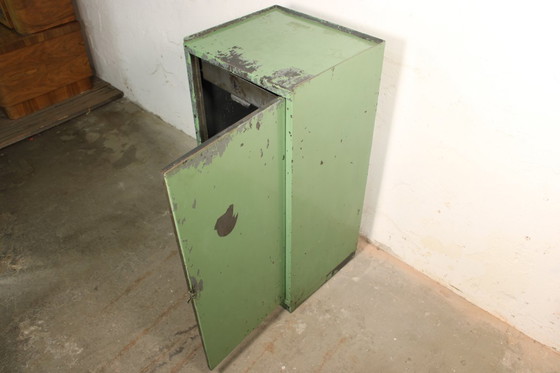 Image 1 of Grande armoire métallique industrielle vintage • Atelier/Rangement