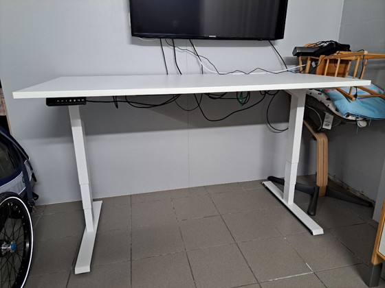 Image 1 of Tavolo da lavoro elettrico in piedi/seduto