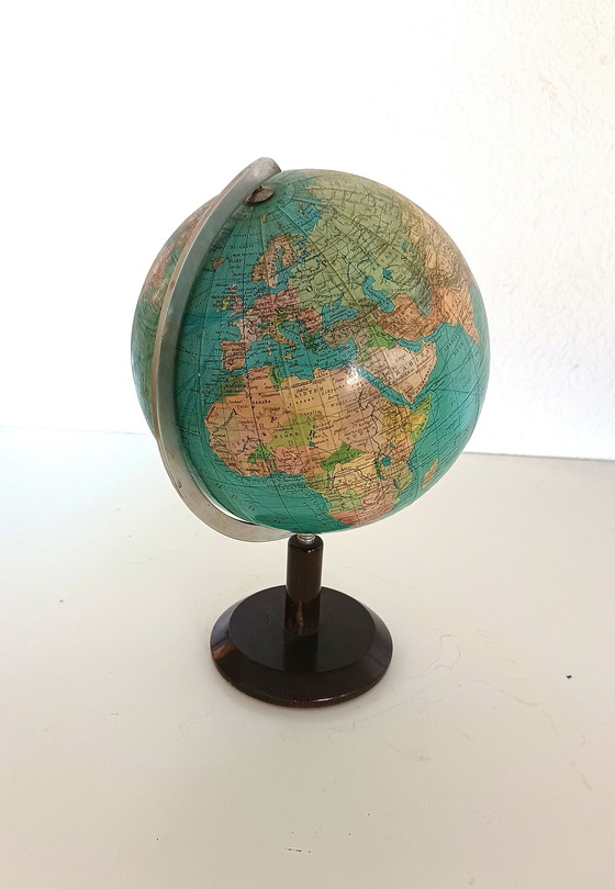 Image 1 of Globe terrestre sur socle en bois années 50