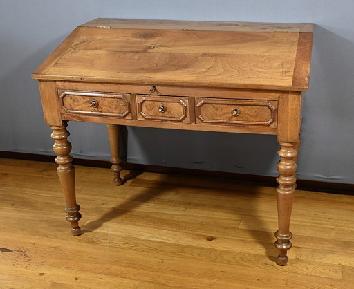 Bureau de Pente en Noyer massif, style Louis-Philippe - 2ème partie XIXe
