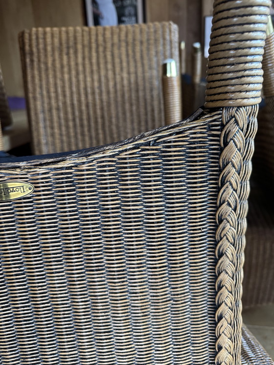 Image 1 of 8 Lloyd Loom stoelen met bijhorende kussens 2 met armleuningen y 6 zonder leuning 