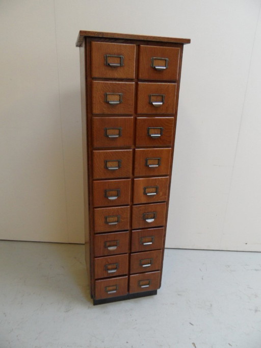 Antiek eiken apothekerskast