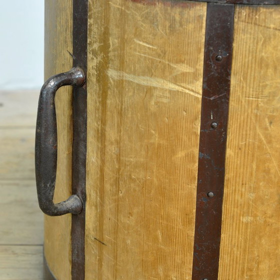Antieke Japanse houten rijstmaat, circa 1930 – Decoratieve objecten, Iron, Wood (photo 8 of 9)