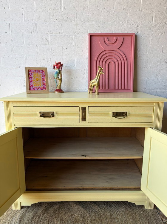 Commode ancienne vintage relookée jaune beurre – Buffet bas, Wood (photo 9 of 16)