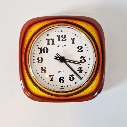 Vintage-Küchenuhr aus den 70er Jahren, orange-gelb