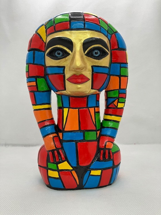 Image 1 of Figura abstracta de una niña. Hecha a mano por el artista.