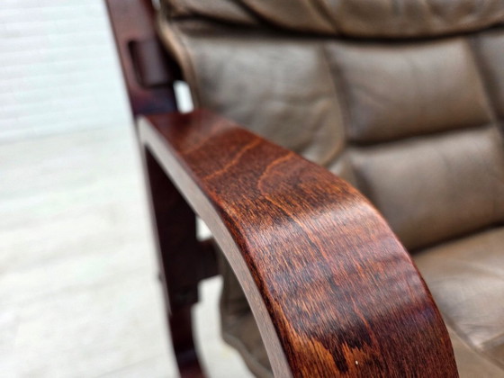 Image 1 of Fauteuil lounge norvégien des années 1970, revêtement en cuir marron.
