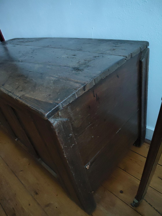 Image 1 of Baúl antiguo de madera maciza para mantas