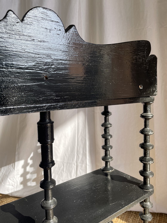 Image 1 of Vintage gedraaide houten volkskunst spoelhouder