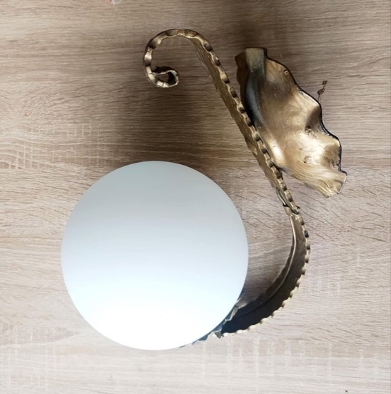 Image 1 of 2 brutalistische wandlampen van verguld metaal, circa 1970