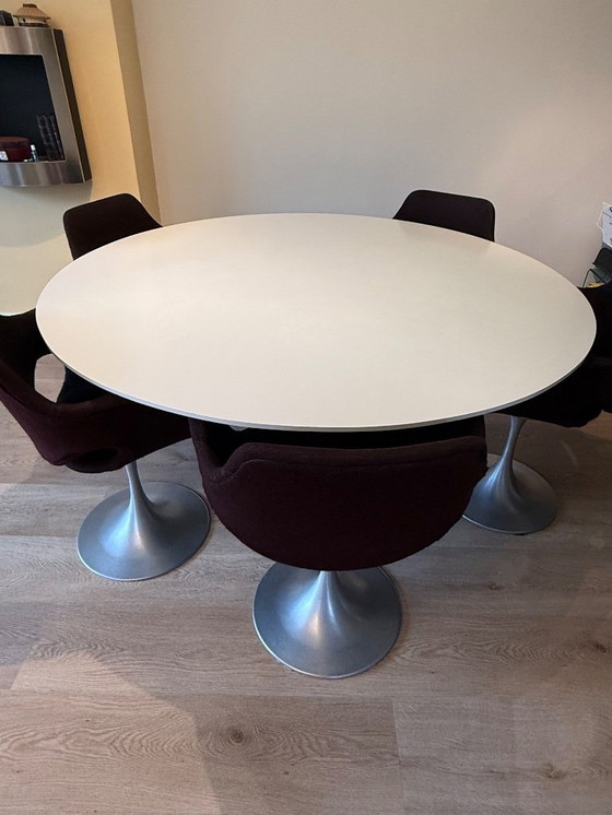 Image 1 of Table tulipe de style vintage avec 5 chaises tulipe, style Tabacoff