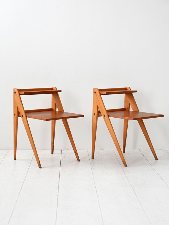 Image 1 of Paire de tables de nuit en teck scandinave des années 1960 avec étagères