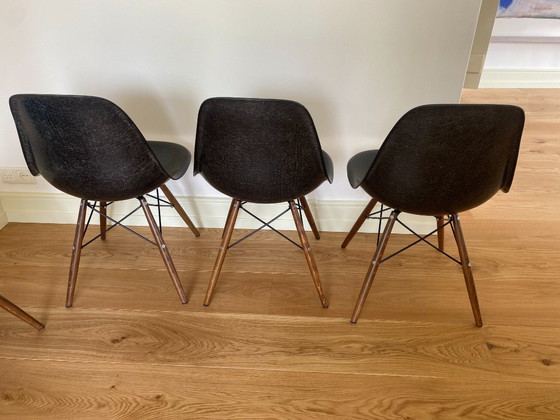 Image 1 of 6x Charles Eames and Herman Miller dining chairs in black fiberglass