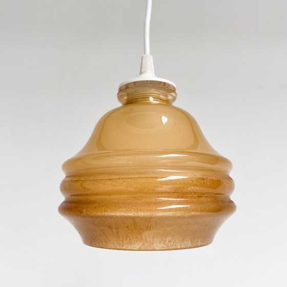 Cognackleurige vintage plafondlamp, 1960's – Hanglampen, Plastic (photo 2 of 6)