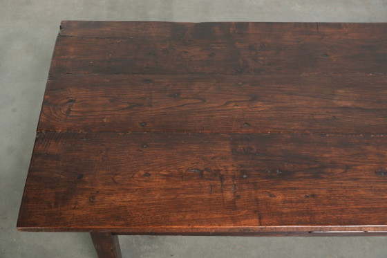 Zeer mooie antieke Zuid Europese salontafel uit de 18e eeuw van vruchtbomenhout met warme kleuren en 3 lades (photo 6 of 12)