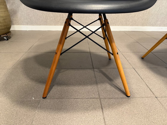 Vitra | Eames | DAW | Zwart Kunststof & Houten Onderstel | 2 Stuks – Fauteuils, Metal, Plastic (photo 12 of 12)
