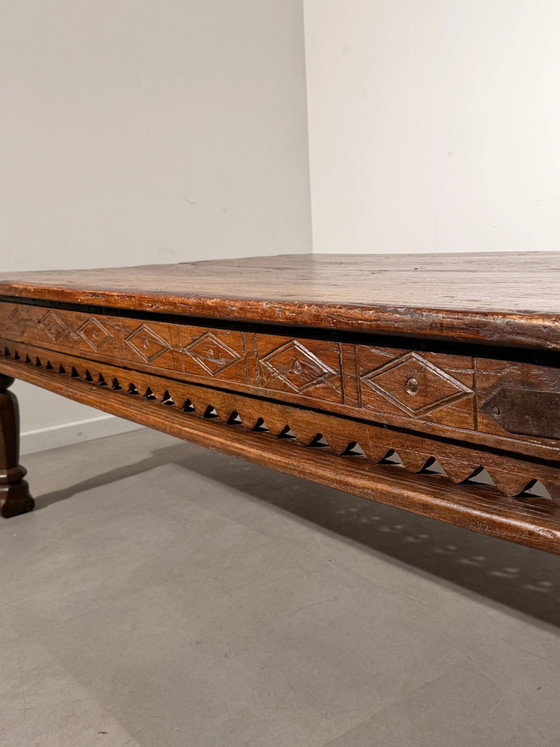 Mesa de centro grande de madera antigua tallada a mano, Mesas de centro (foto 2 de 7)