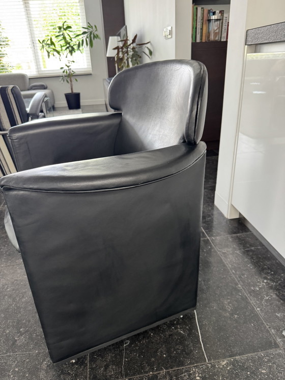 Poltrona Lounge Ronda di Afra e Tobia Scarpa (1979), Cassina, Poltrone, Pelle, Nero (foto 2 di 5)