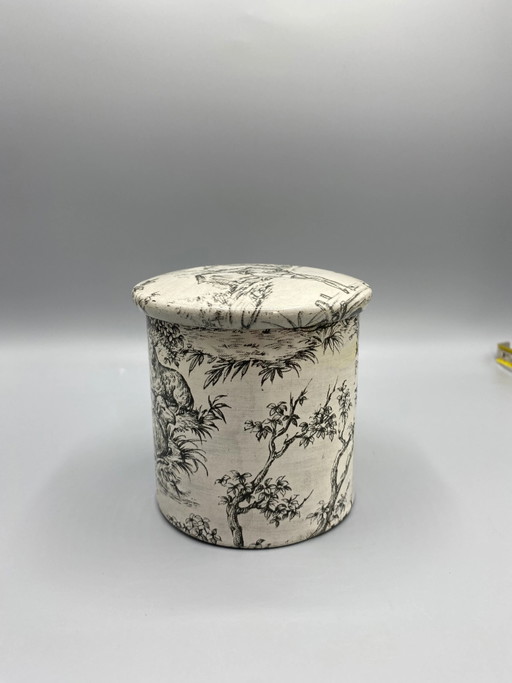 Cylindrical Tin Box, Toile de Jouy Design, Pastoral Scenes – decoratieve objecten, Iron (photo 2 of 5)
