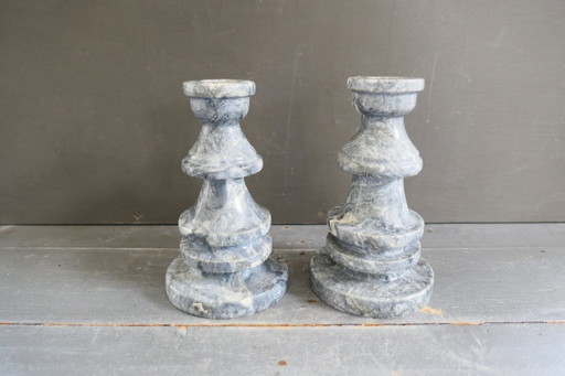 Set di candelieri in marmo grigio antico