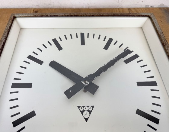 Image 1 of Grijze roestige industriële vierkante wandklok van Pragotron, jaren 70